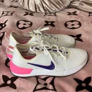 Pink and purple Nike’s💜💖